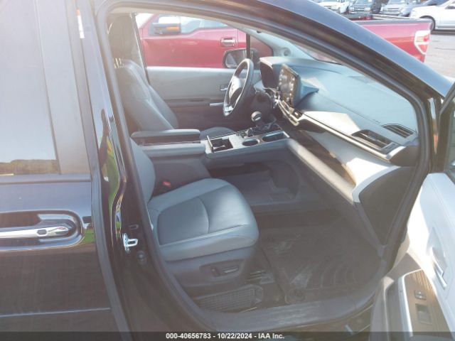 5TDJRKEC5NS083292 Toyota SIENNA XLE