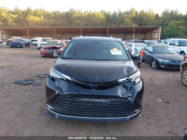 5TDJRKEC5NS083292 Toyota SIENNA XLE