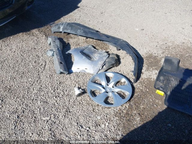 2T3F1RFV2MC220953 Toyota RAV4 LE