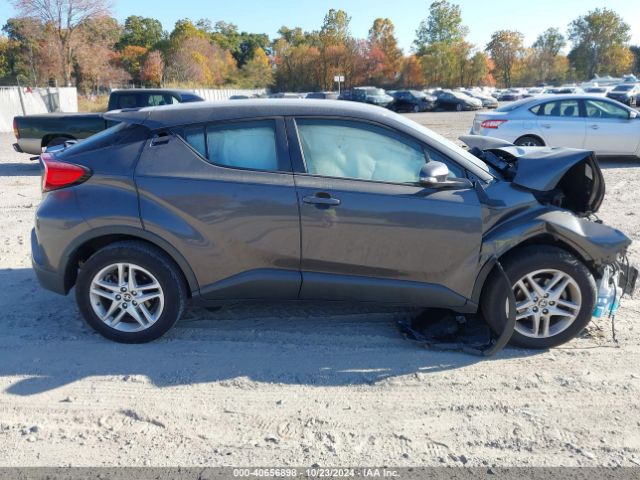 NMTKHMBX2LR105559 Toyota C-HR LE