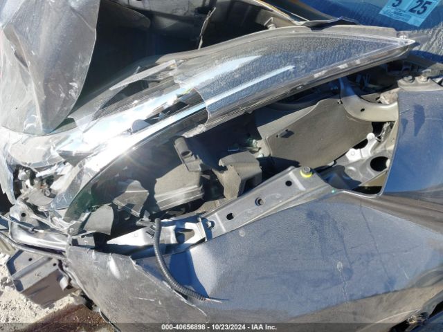 NMTKHMBX2LR105559 Toyota C-HR LE
