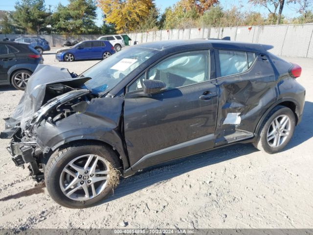 NMTKHMBX2LR105559 Toyota C-HR LE