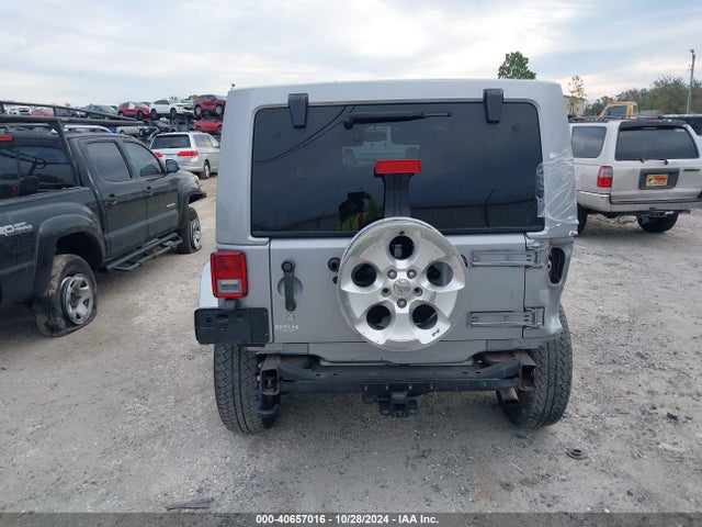 1C4BJWEG2EL110813 Jeep Wrangler Unlimited Sahara