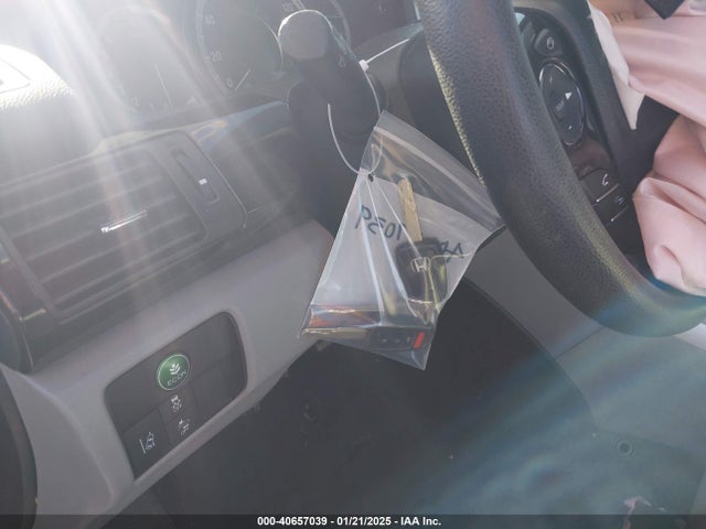 Honda ACCORD LX 2017 1HGCR2F45HA101597 Image 17