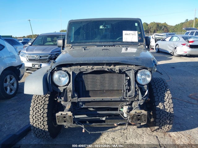 1C4HJWDG1JL890552 Jeep Wrangler Jk Unlimited Sport S 4x4