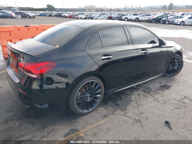 2021 MERCEDES-BENZ AMG A 35 W1K3G5BB3MJ277218 Photo 3