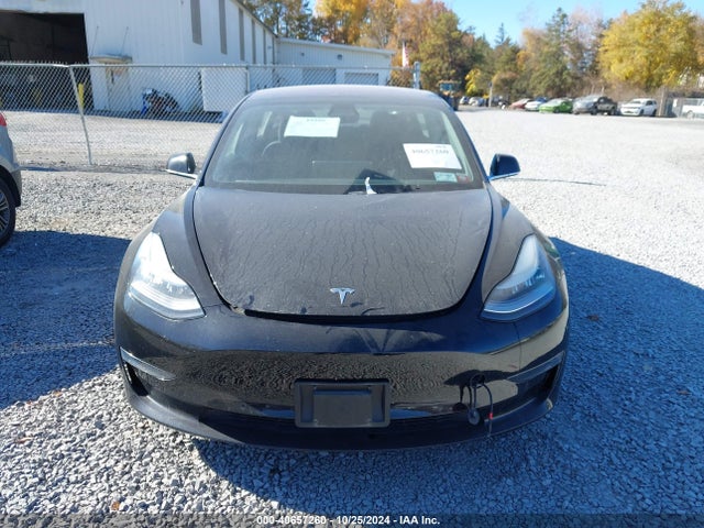 Tesla Model 3 Long Range/mid Range 2018 5YJ3E1EA9JF152769 Image 13