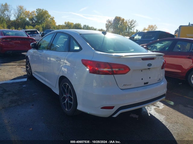 Ford FOCUS SE 2016 1FADP3F23GL403900 Image 3