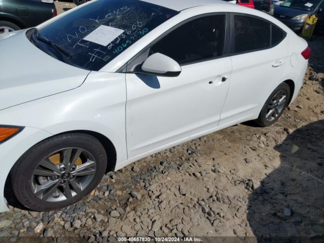 5NPD84LF3JH228600 Hyundai ELANTRA SEL