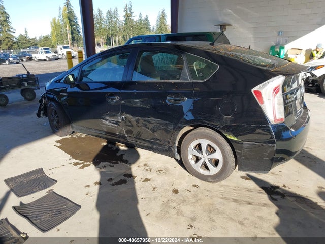 Toyota Prius Two 2014 JTDKN3DU9E1770420 Image 3