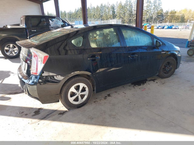 Toyota Prius Two 2014 JTDKN3DU9E1770420 Image 4