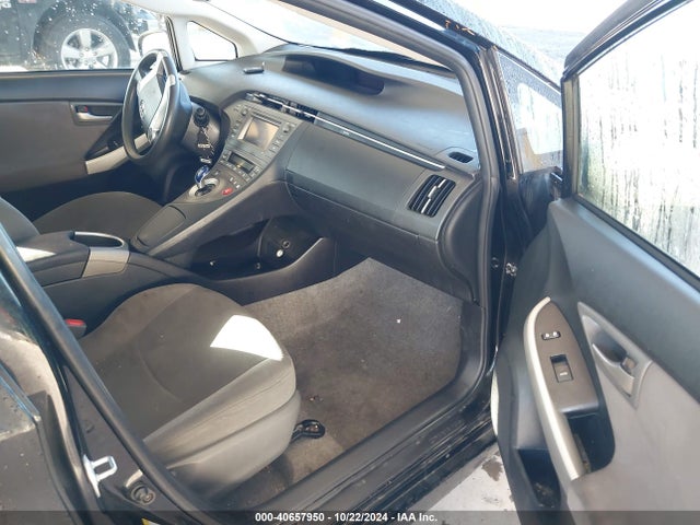 Toyota Prius Two 2014 JTDKN3DU9E1770420 Image 5