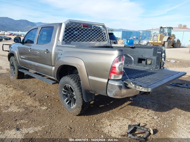 Toyota Tacoma Double Cab 2014 3TMLU4EN3EM143882 Image 3