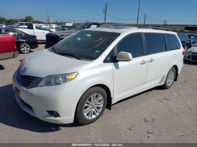 5TDYK3DC0FS547553 Toyota Sienna Xle 8 Passenger