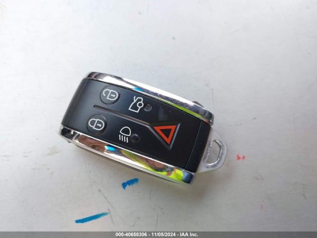 2011 JAGUAR XF SAJWA0FB2BLR91754 Photo 10