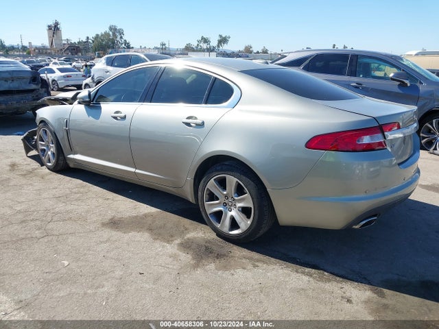 2011 JAGUAR XF SAJWA0FB2BLR91754 Photo 2