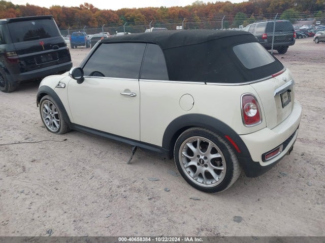 2011 MINI COOPER S WMWZP3C58BT249253 Photo 2