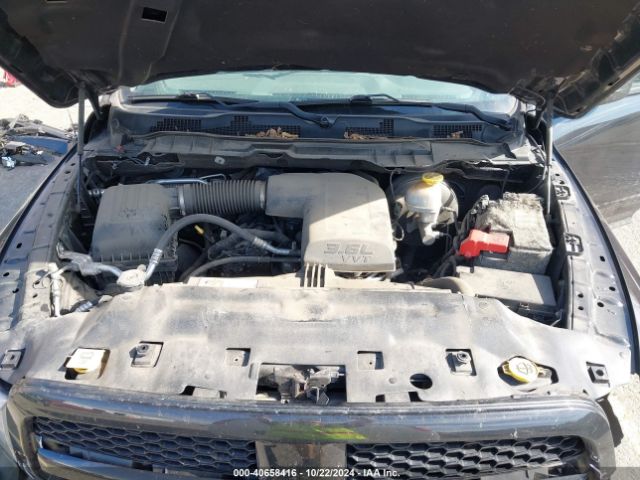 1C6RR7KG7HS718118 RAM 1500 Express  4x4 5'7 Box