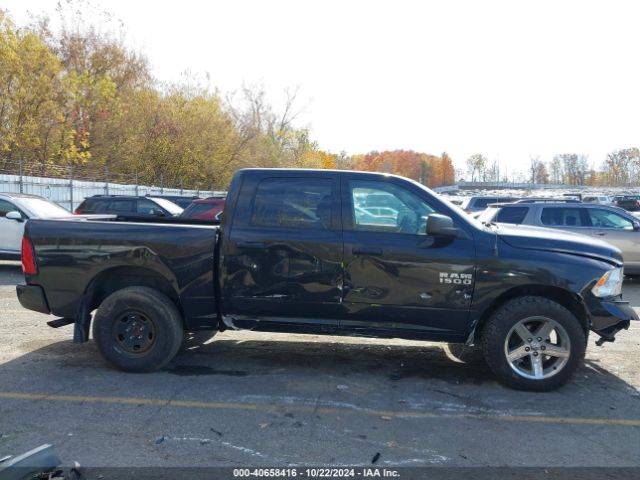 1C6RR7KG7HS718118 RAM 1500 Express  4x4 5'7 Box