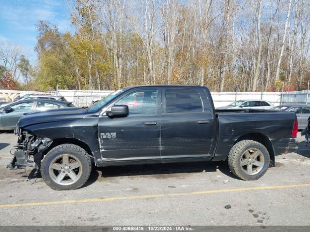 1C6RR7KG7HS718118 RAM 1500 Express  4x4 5'7 Box