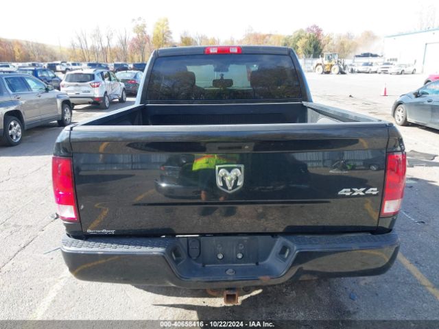 1C6RR7KG7HS718118 RAM 1500 Express  4x4 5'7 Box