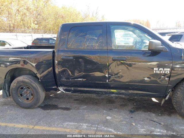 1C6RR7KG7HS718118 RAM 1500 Express  4x4 5'7 Box