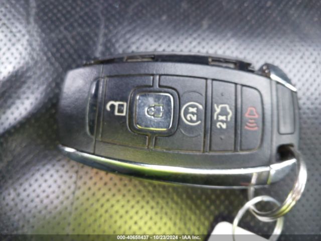 1LN6L9TK3H5626610 Lincoln Continental Select