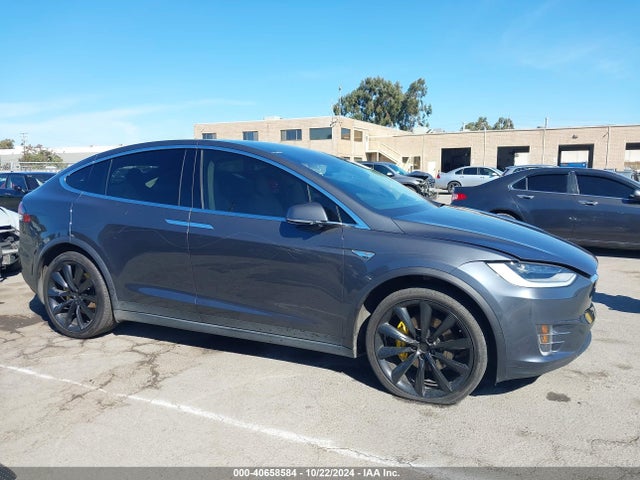 Tesla MODEL X 2016 5YJXCBE21GF002637 Image 13