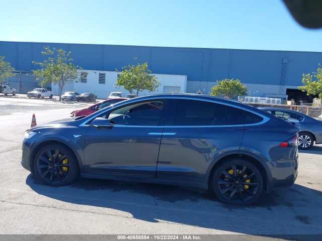 Tesla MODEL X 2016 5YJXCBE21GF002637 Image 14