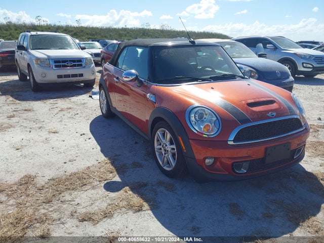 2013 MINI CONVERTIBLE WMWZP3C50DT297316 Photo 0