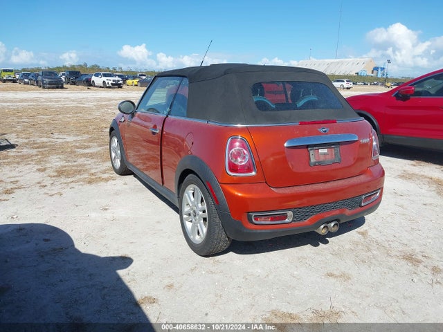 2013 MINI CONVERTIBLE WMWZP3C50DT297316 Photo 2
