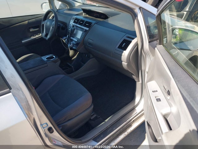 Toyota Prius V Two 2014 JTDZN3EU3E3323728 Image 17