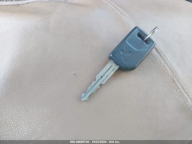 2000 MITSUBISHI MONTERO SPORT JA4MT31H9YP038936 Photo 10