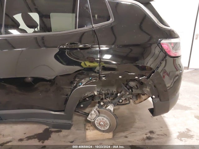 Jeep Compass 2018 3C4NJDCB4JT453887 Image 21