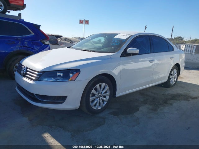 1VWAP7A31EC017989 Volkswagen Passat 2.5l Wolfsburg Edition