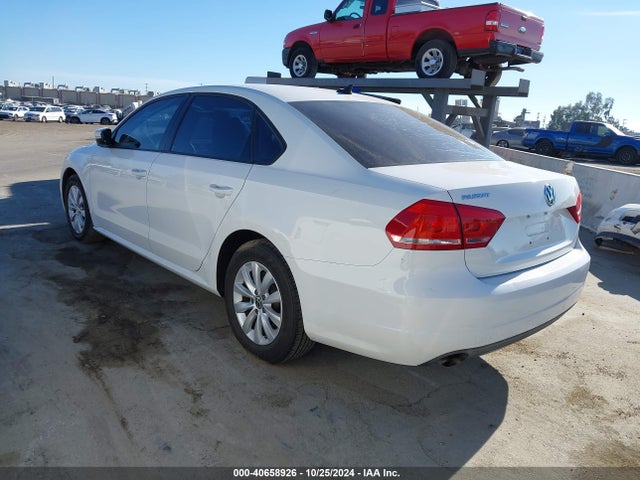 1VWAP7A31EC017989 Volkswagen Passat 2.5l Wolfsburg Edition
