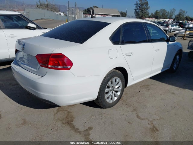 1VWAP7A31EC017989 Volkswagen Passat 2.5l Wolfsburg Edition