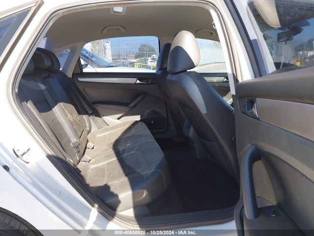 1VWAP7A31EC017989 Volkswagen Passat 2.5l Wolfsburg Edition