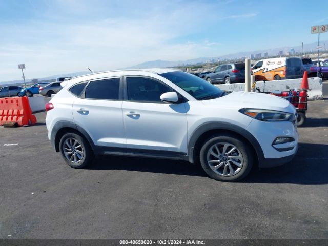 KM8J33A41GU125456 Hyundai TUCSON SE