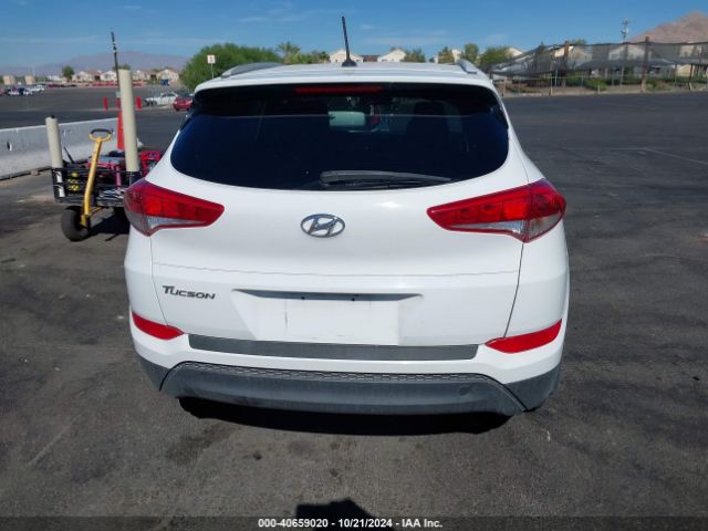 KM8J33A41GU125456 Hyundai TUCSON SE