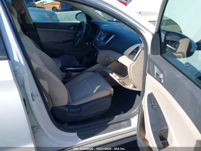KM8J33A41GU125456 Hyundai TUCSON SE