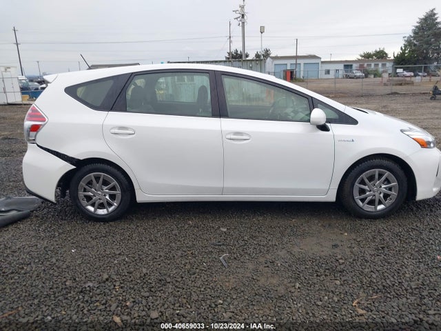 Toyota Prius V Three 2016 JTDZN3EUXGJ041875 Image 13