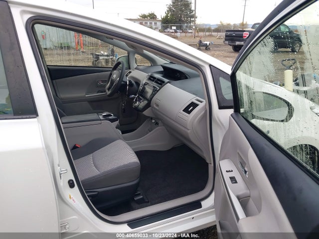 Toyota Prius V Three 2016 JTDZN3EUXGJ041875 Image 5
