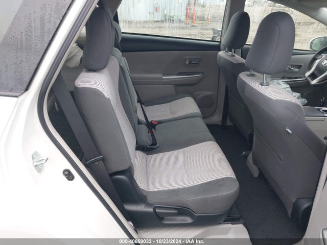 Toyota Prius V Three 2016 JTDZN3EUXGJ041875 Image 8