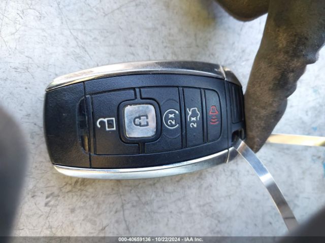 5LMCJ2C97JUL04588 Lincoln MKC SELECT