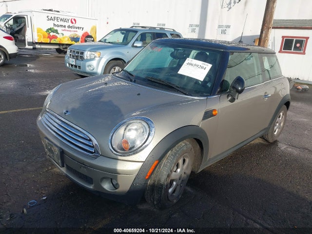 2009 MINI COOPER WMWMF33569TW70122 Photo 1