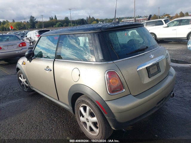2009 MINI COOPER WMWMF33569TW70122 Photo 2