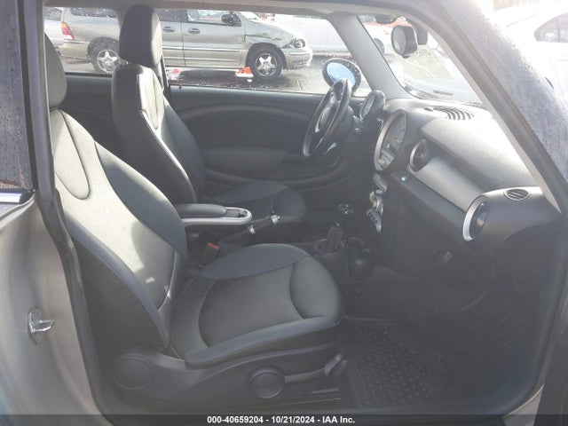 2009 MINI COOPER WMWMF33569TW70122 Photo 4
