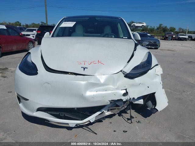 Tesla Model Y 2022 7SAYGDEFXNF326323 Image 24