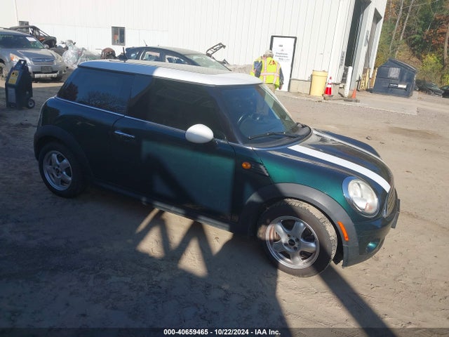 2010 MINI COOPER WMWMF3C53ATZ26799 Photo 0